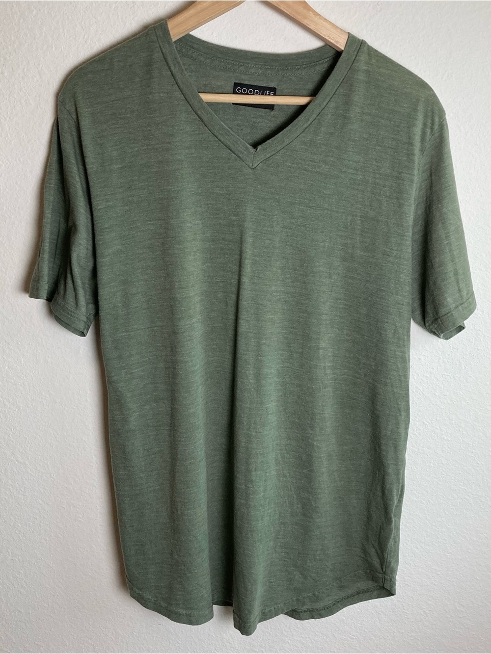 Goodlife Men Shirt Large Green T-shirt Short Sleeve Curved Hem V-Neck Tri Blend